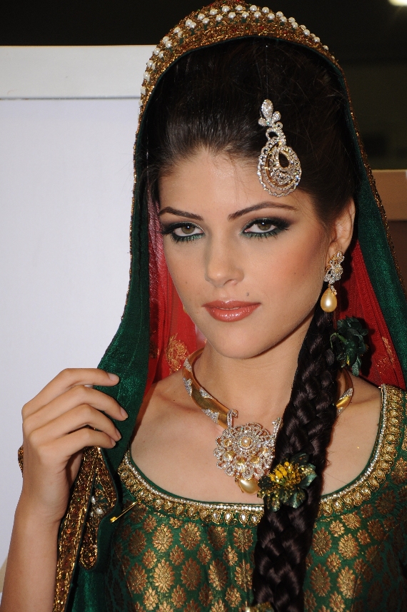 Three Indian Bridal Makeup Looks by Lakme Salon
