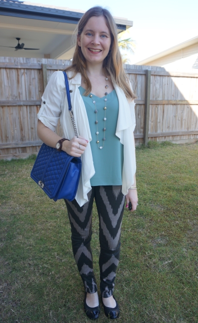 sass bide playman chevron print skinny jeans with mint cami white jacket and cobalt jumbo love bag | away from blue