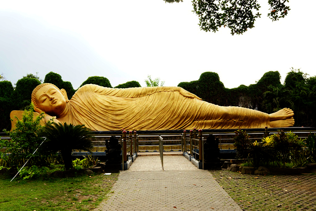 10 Destinasi Wisata Lokal yang Mirip di Luar Negeri Patung Budha Tidur di Mojokerto