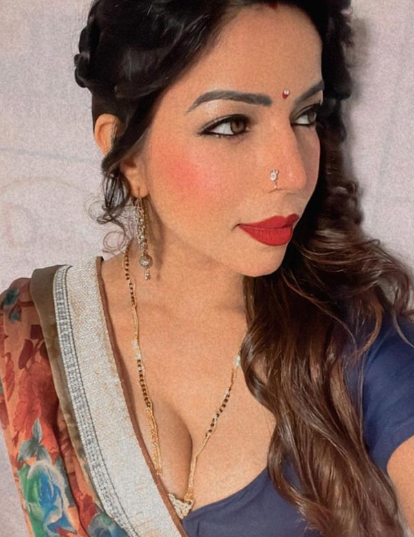 Maahi Khan saree ullu sursuri-li actress