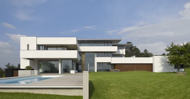 Photo of the facade and the house as seen from the backyard by the pool