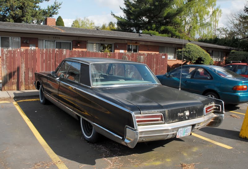 Old Parked Cars 1966 Chrysler New Yorker Brougham 800x545px