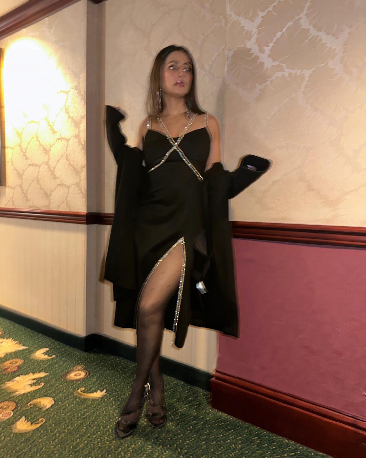 hina khan high slit black dress sexy legs