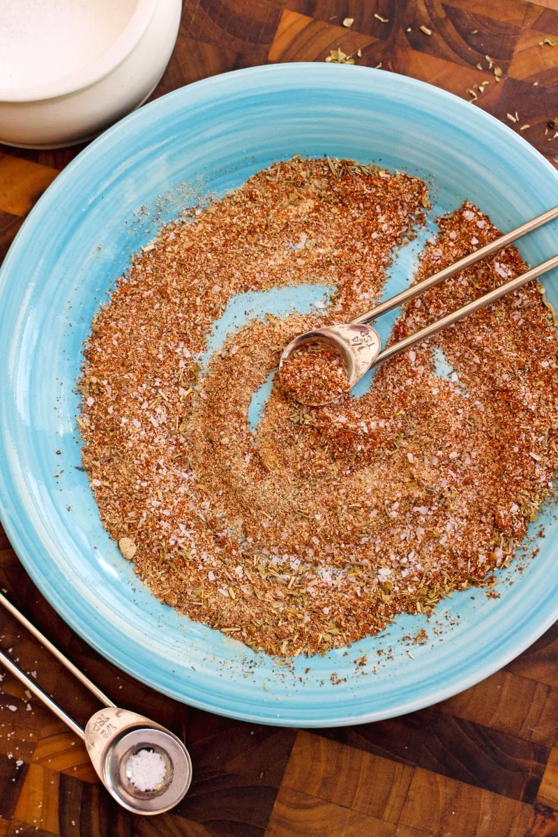 Cajun Blackened Seasoning can be made at home with a handful of simple spices. Use it to make blackened meats or to add a little kick to your everyday cooking! #cajun #blackened #spicemixes