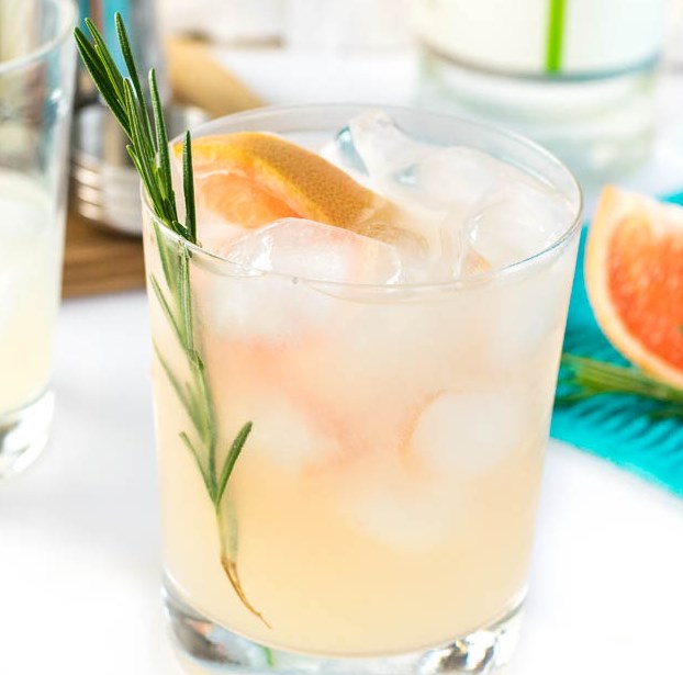 LIME GRAPEFRUIT AND ROSEMARY GIN GIMLET #drink #cocktail