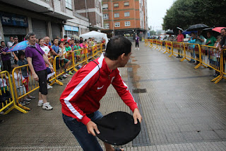 Campeonato de lanzamiento de chapela en las fiestas de Retuerto