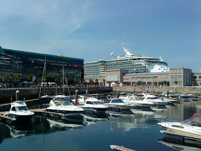 The cruise ship "Independence of the Seas" docked in the port of Vigo, near the ferry terminal and the A Laxe shopping mall