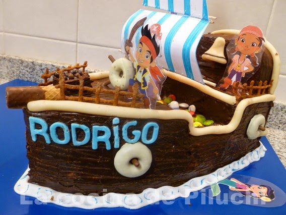 http://www.recetaspasoapaso.com/2014/05/tarta-pirata-jake-y-los-piratas-de.html