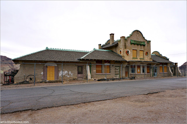 Pueblo Fantasma Rhyolite, Nevada