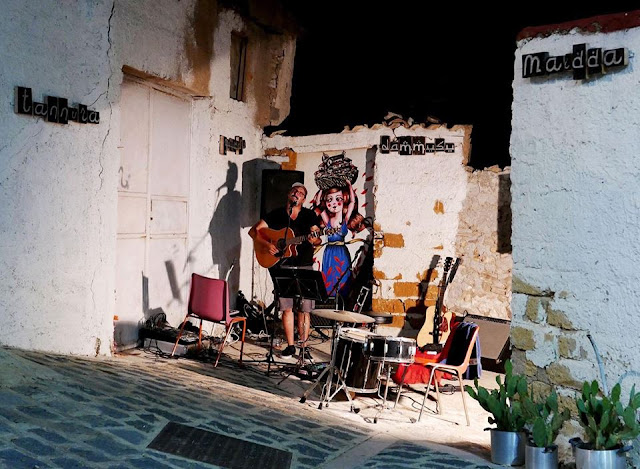 concerto del cantautore Salvo Ruolo presso il #MeTe Museo della Memoria e del Territorio di Siculiana. 