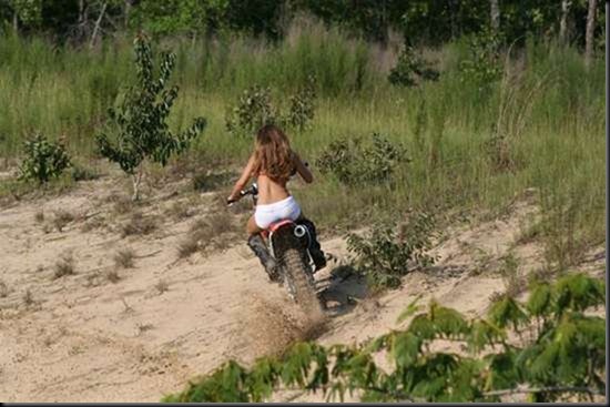 xl_Girls-with-bikes-hot-woman-motorbike--3-