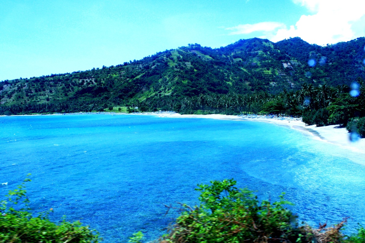Wisata Pantai Senggigi  Di Pulau Lombok Nusa Tenggara 