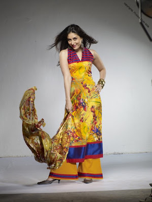 Kareena Kapoor flaunting her Indian and Western Dresses image