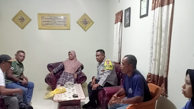 Pastikan Malam Minggu di Sigi Aman, Bhabinkamtibmas Jajaran Polres Sigi Gelar Patroli Dialogis.