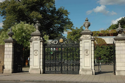 Kew Royal Botanic Gardens(Victoria Gate)