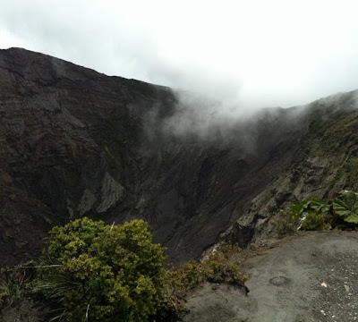 Una esplendorosa vista del Volcán Irazú 