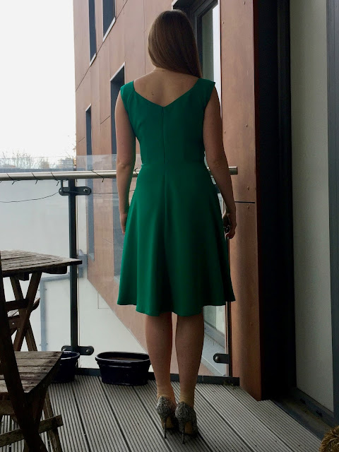 Diary of a Chain Stitcher: B5814 Gertie for Butterick Dress in Kelly Green Silk Crepe from Mood Fabrics