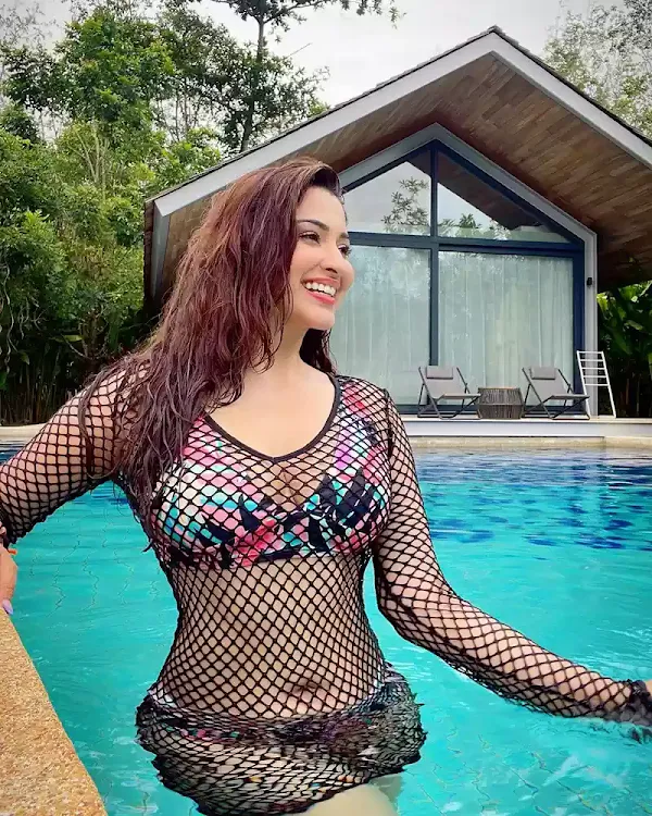 esshanya maheshwari bikini navel curvy indian