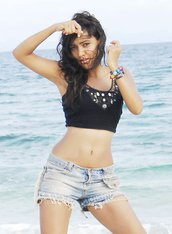 Actress Neha Sharma Photo Gallery navel show