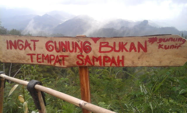 Jalan menuju puncak