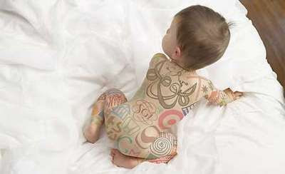 bayi bertattoo