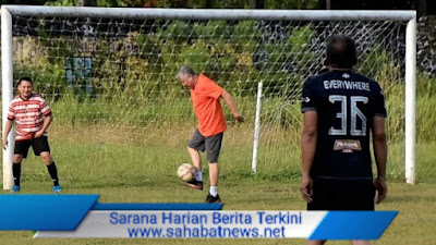 Bupati Pinrang Ikut Main Bola Bersama Tim OPD Melawan Para Camat