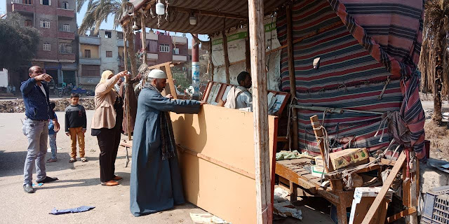 حملات مكثفة لرفع الاشغالات ورفع كفاءة الطرق والشوارع بطهطا فى صوهاج