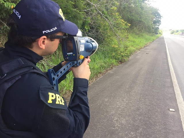 PRF flagra 152 veículos circulando acima da velocidade em Sergipe