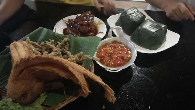 Makan makan di Rumah Makan Cibiuk Melaka