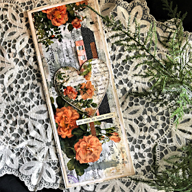 Sara Emily Barker https://sarascloset1.blogspot.com/2019/03/super-easy-tim-holtz-floral-collage.html Vintage Card Tutorial #timholtz #idealogycollagepaper #floral #ranger #distress 1