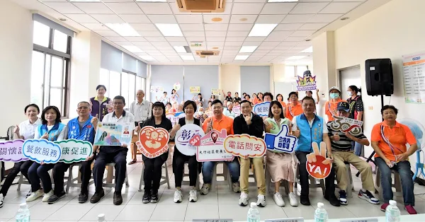 ▲彰化縣長王惠美感謝大竹社區發展協會理事長楊儒斌里長的協助下、總幹事巫弘任及社區志工們還有溪湖鎮公所團隊的積極向溪湖糖廠商借場地的努力下，讓社區的長輩獲得更完善的照顧。 （記者林明佑翻攝）