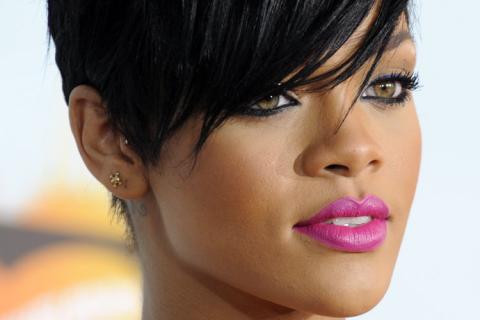 how to do makeup like rihanna. Do u wanna look like