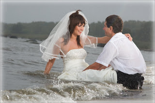 
Kairit Tuhkanen - Niki pulmakleidiga fotosesioonil Trash the Dress. Fotostuudio  Fotopesa Tallinnas 