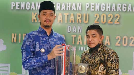 Erman Safar dan Beny Yusrial Terima Anugerah Nirwasita Tantra 2021