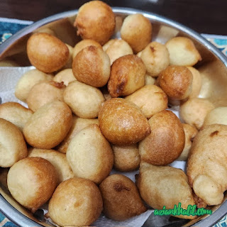 Kuih Bom