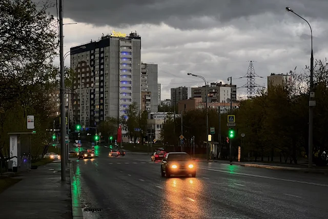 Останкинский путепровод, гостиница «Звёздная»