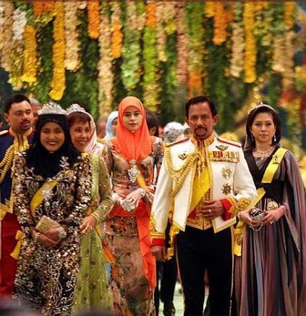 Sultan Brunei Ceraikan Azrinaz Mazhar Hakim