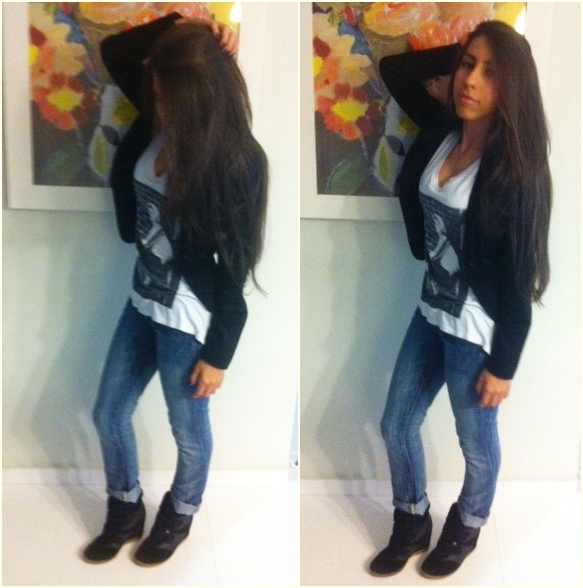 blazer preto, jeans, sneakers