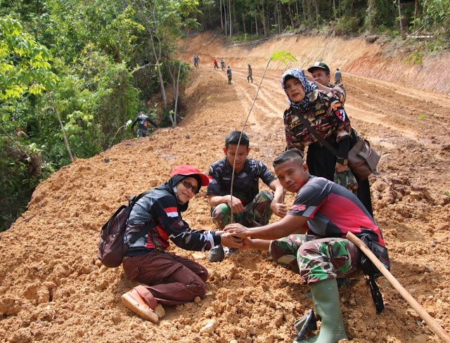  Anggotas FKPPI Ikut Serta Bantu Satgas TMMD Dalam Penghijauan