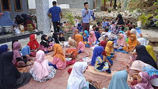 Santri dibagi beberapa kelompok