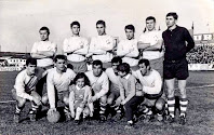 REAL CLUB CELTA DE VIGO.- Vigo, Pontevedra, España.- Temporada 1966-67.- Herminio, Manolo, Quique Costas, Cespedes, Pedrito, Ibarreche; Lavandera, Rivera, Lito, Viñas y Suco.- R. S. GIMNÁSTICA DE TORRELAVEGA 1 (Árcángel) REAL CLUB CELTA DE VIGO 2 (Lavandera 2).- 22/01/1967.- Liga de 2ª División, Grupo Norte,  jornada 18.- Torrelavega, Santander, Campo del Malecón