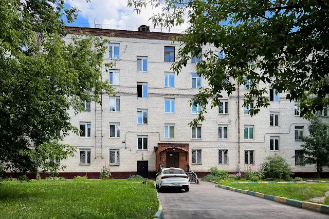 1-я Карачаровская улица, жилой дом / общежитие 1957 года постройки
