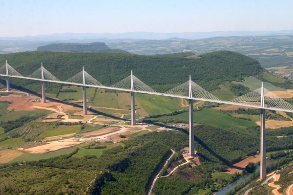 2009 top buildings 18 Jembatan di Atas Awan