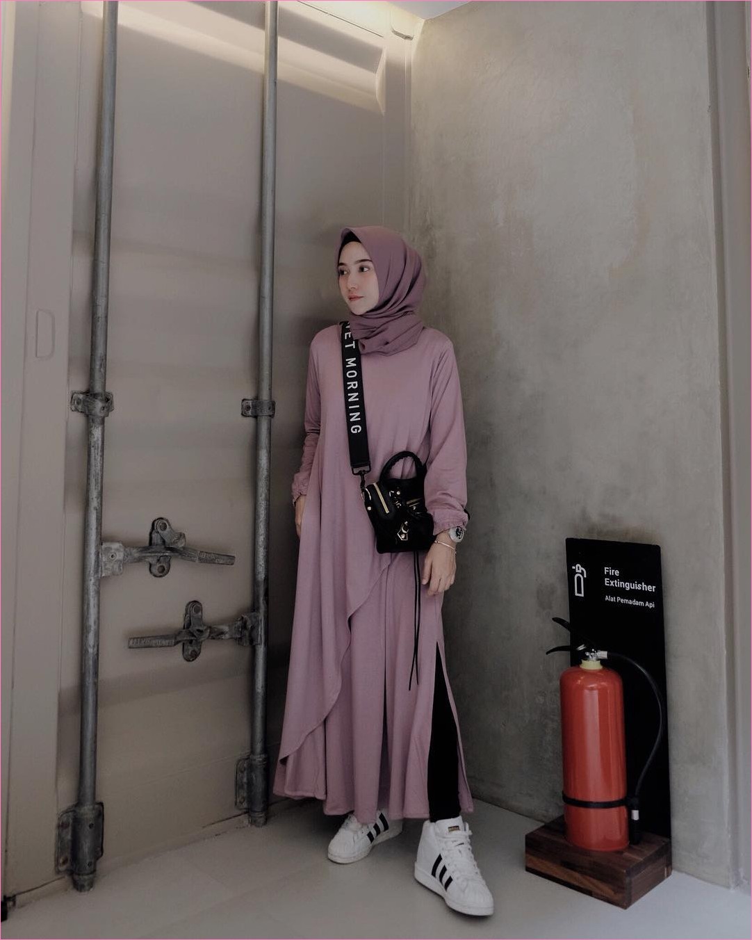  Buat sahabat yang masih gundah dalam mencari outfit setelan model baju dan hijab dengan  40+ Setelan Model Hijab Casual Untuk Kuliah Ala Selebgram Terpopuler 2018