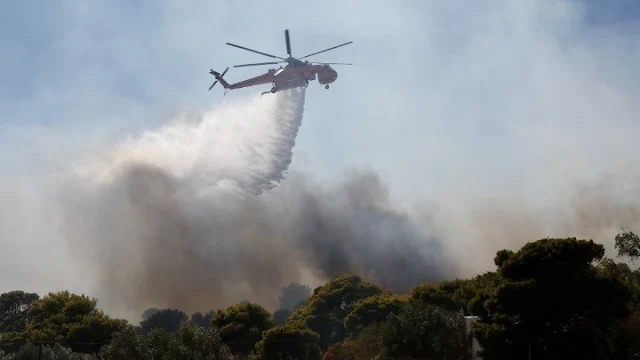 Ελικόπτερο σε κατάσβεση