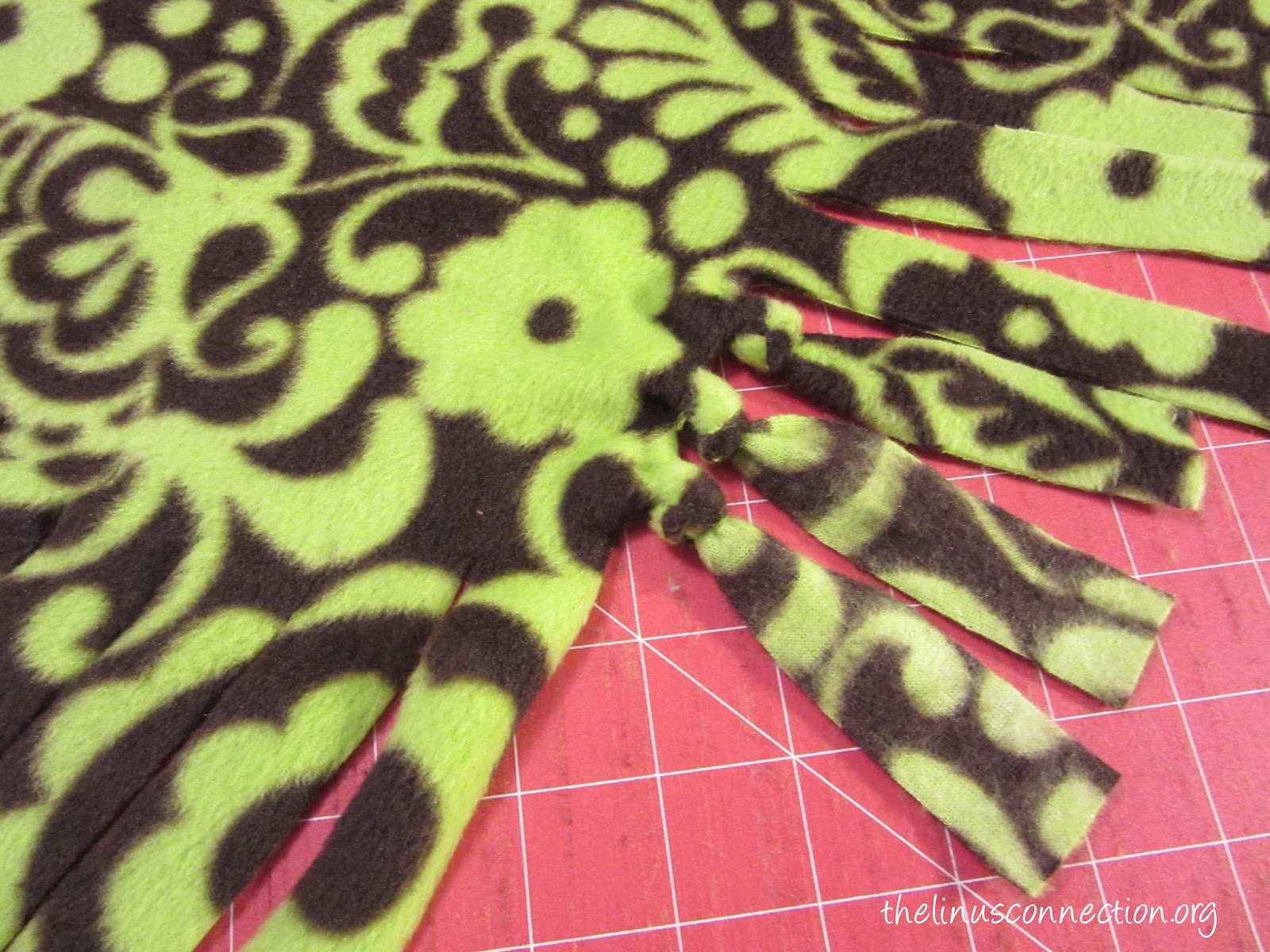 The Linus Connection Two Ways To Make A Single Layer Fleece Blanket