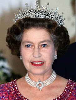 Queen's four strand pearl choker