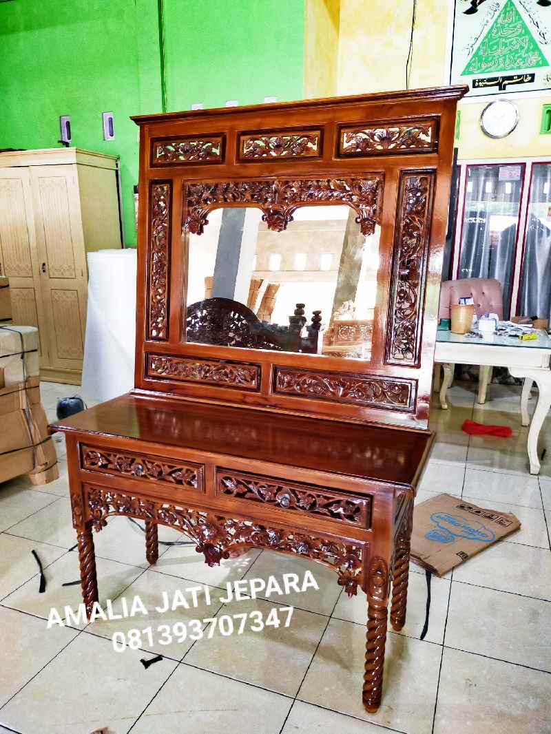 Meja Altar Kaki Ulir 2laci Amalia Jati Jepara