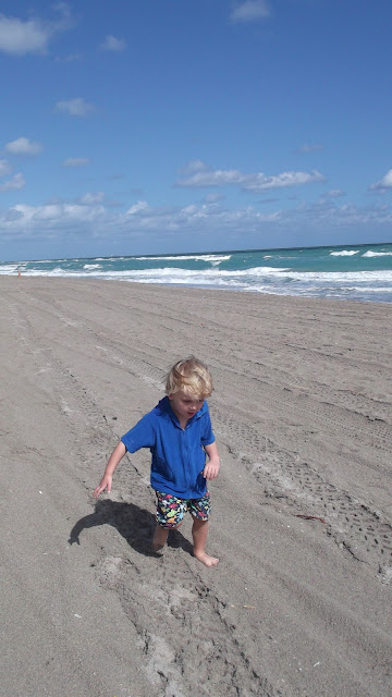 Anderson Campello running in Hollywood Beach, Florida, Dec 2012