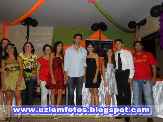 Uzl em Fotos - Notícias - Concluintes da Escola Raimunda Barreto festejam formatura!